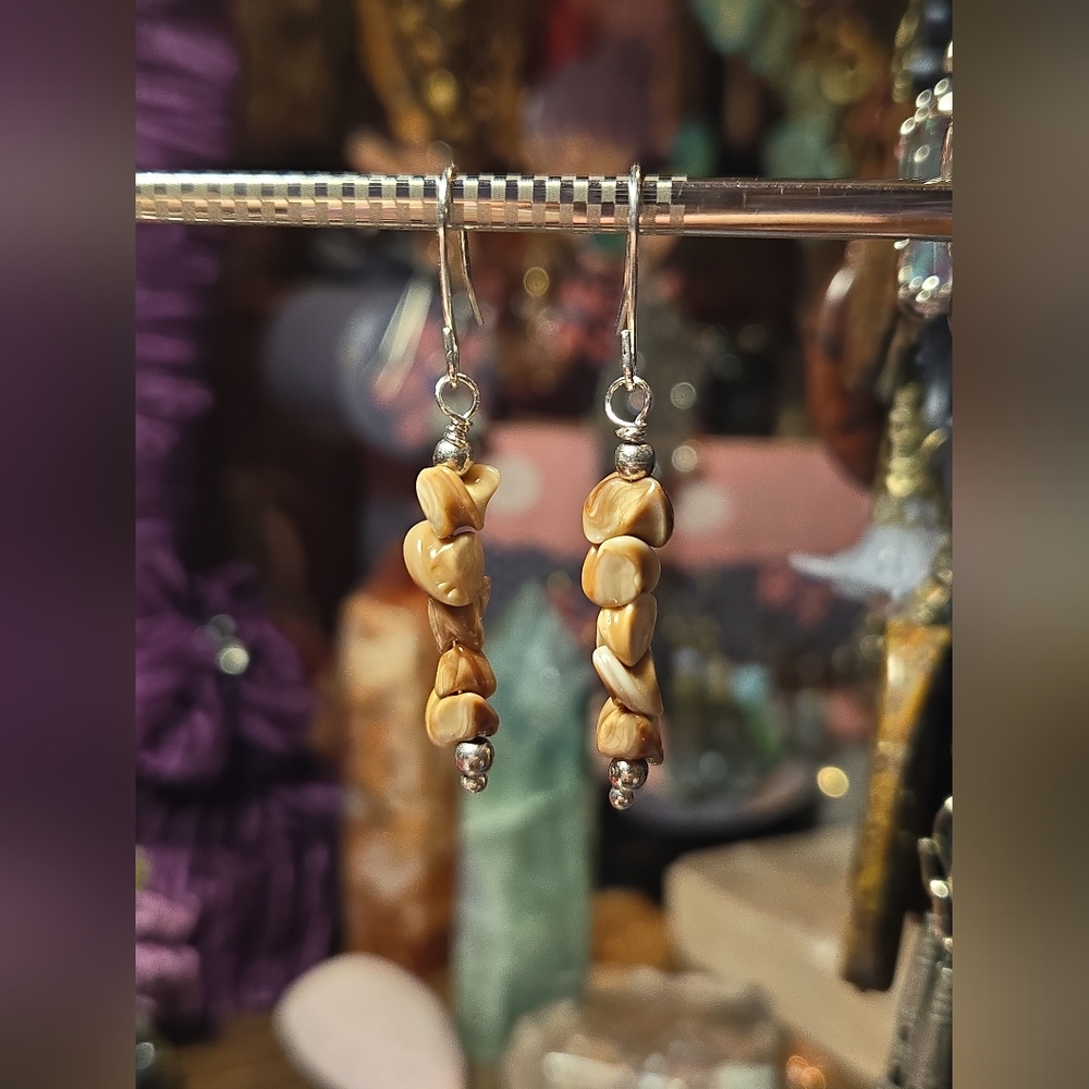 Handmade Momi or Kahelelani Shells Drop Earrings, NWOT - Picture 3 of 3